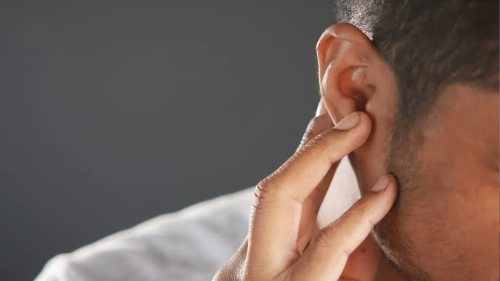 Problemas Auditivos: Sintomas que Você Não Pode Ignorar | Dr. Alexandre César
